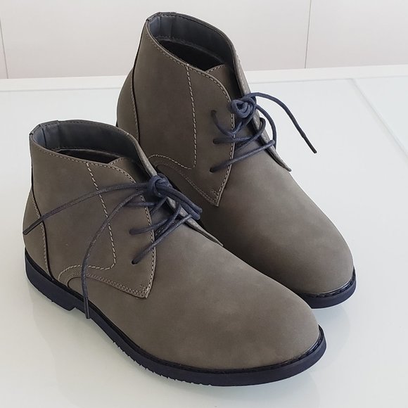 Brand New Crown & Ivy Kids Chuck Boots Size 4 - Picture 8 of 10